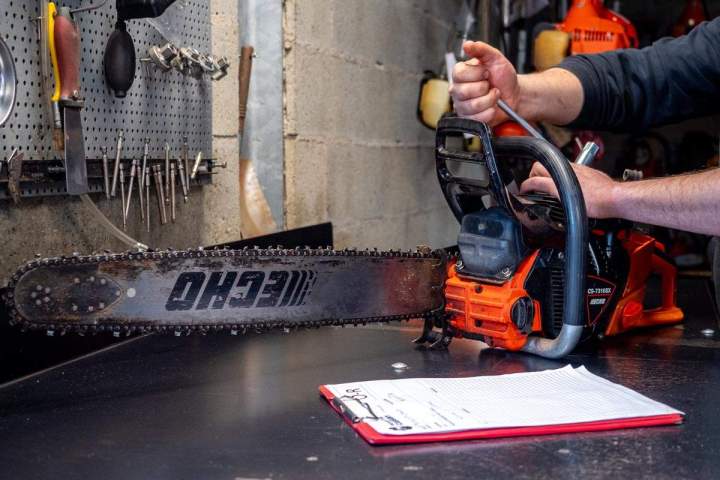 Un service de dépannage pour des machines de jardinage en parfait état